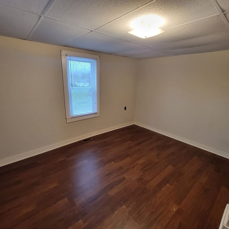470 W 5th St - Photo 6 of 13