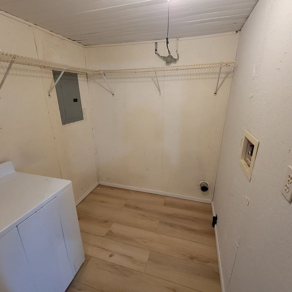 470 W 5th St - Photo 5 of 13