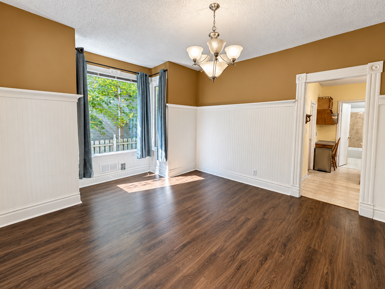 1145 Beech St - Photo 4 of 12