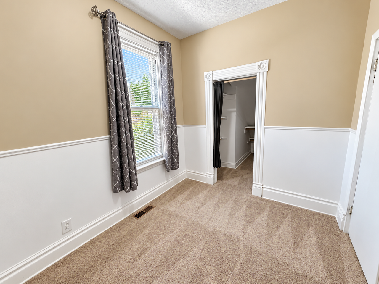 1145 Beech St - Photo 6 of 12