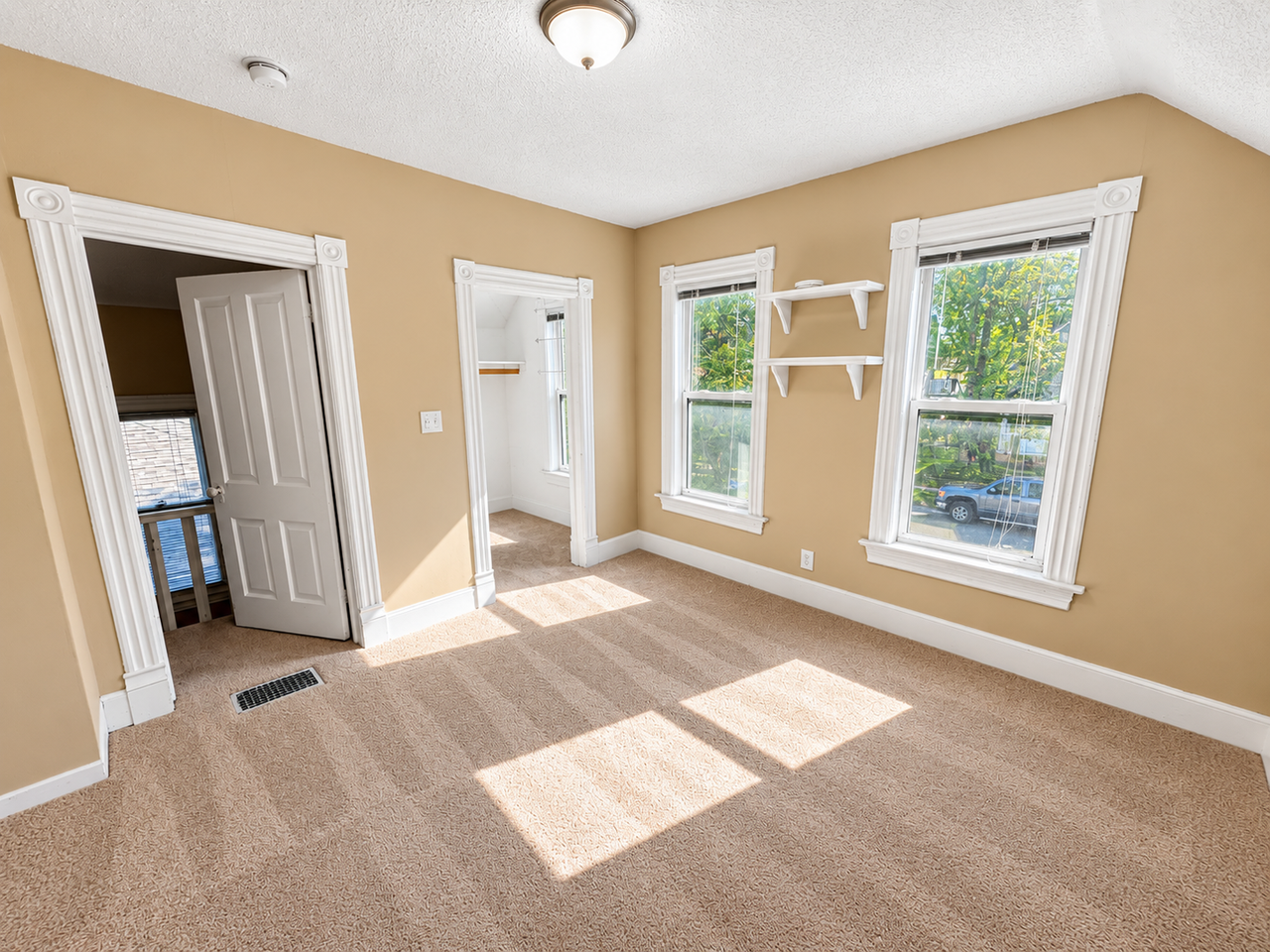 1145 Beech St - Photo 7 of 12