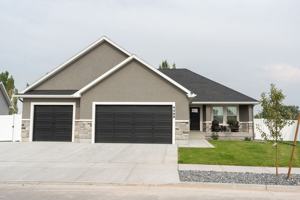 featured image of 4499 Blackstone Dr