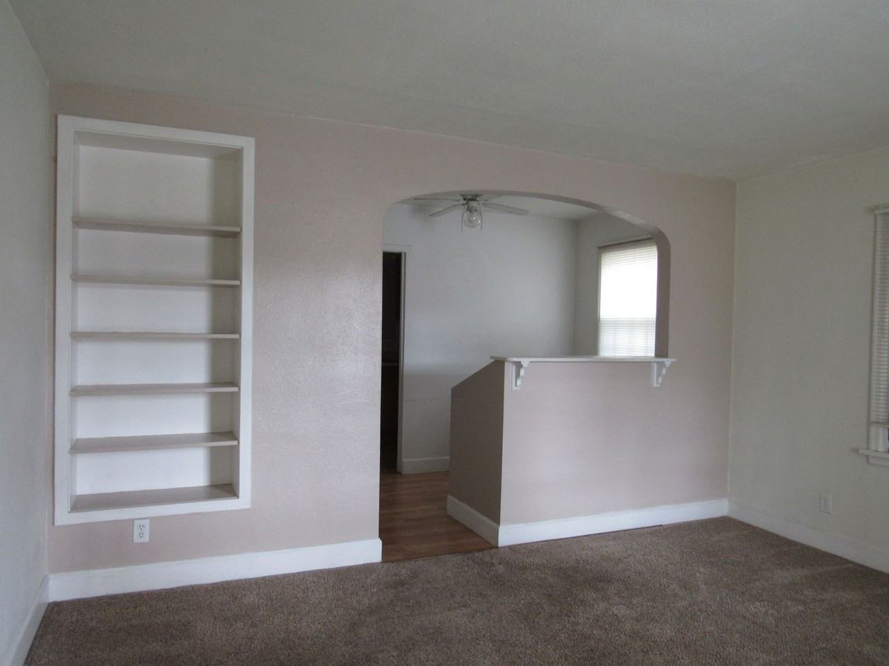 162 S Beverly St - Photo 2 of 11