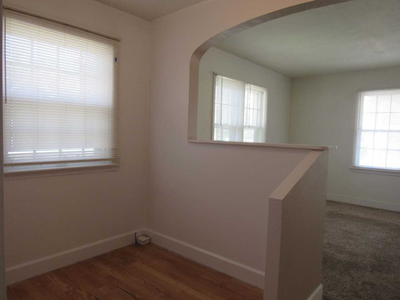 162 S Beverly St - Photo 4 of 11