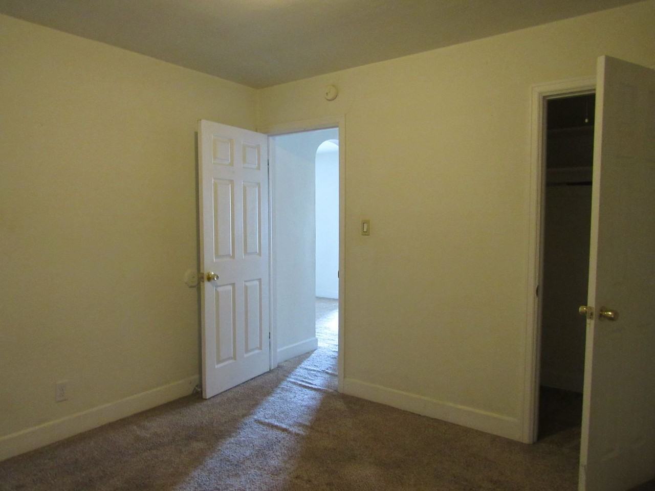 162 S Beverly St - Photo 6 of 11