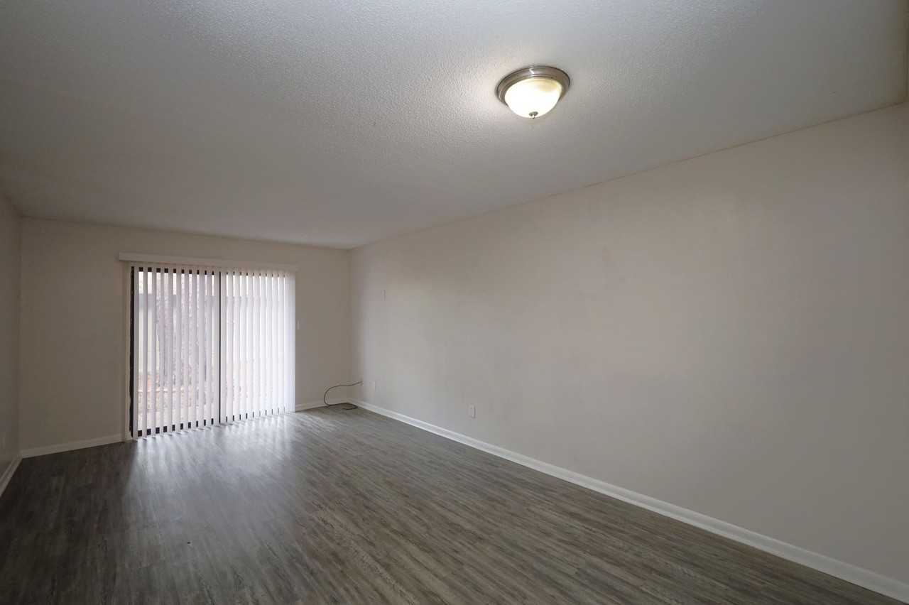 407 Pendleton Pl - Photo 3 of 12