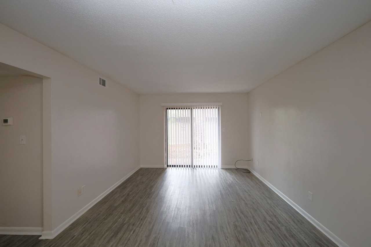 407 Pendleton Pl - Photo 4 of 12