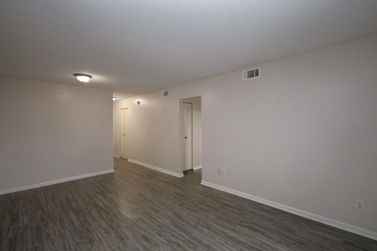 407 Pendleton Pl - Photo 5 of 12