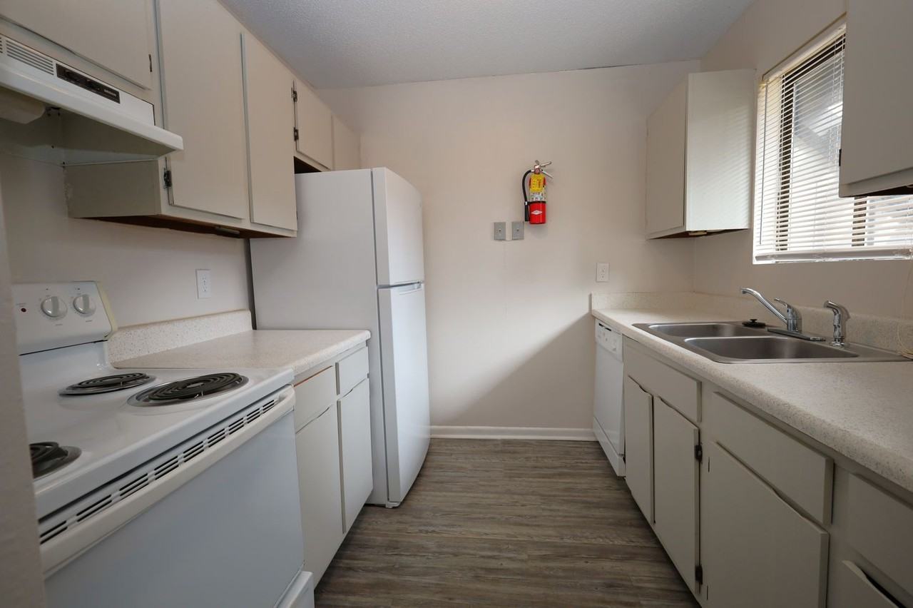 407 Pendleton Pl - Photo 7 of 12