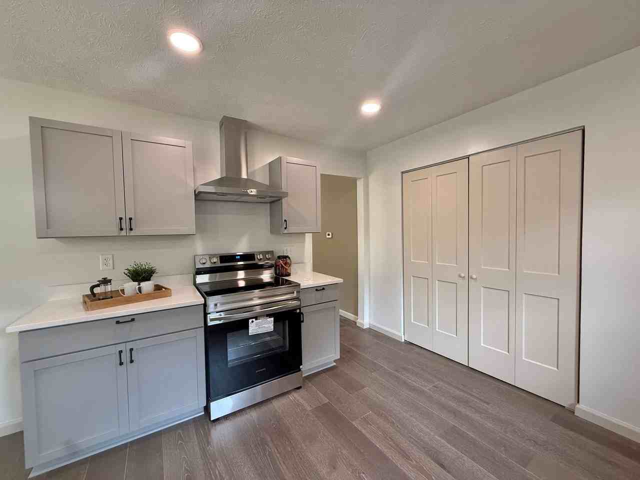 118 W Edgewood Ave - Photo 5 of 29