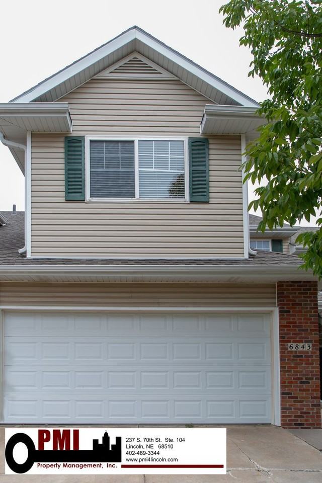 6843 S 89th St - Photo 4 of 50
