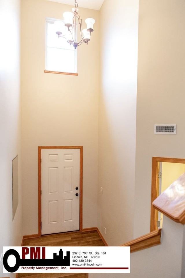 6843 S 89th St - Photo 5 of 50