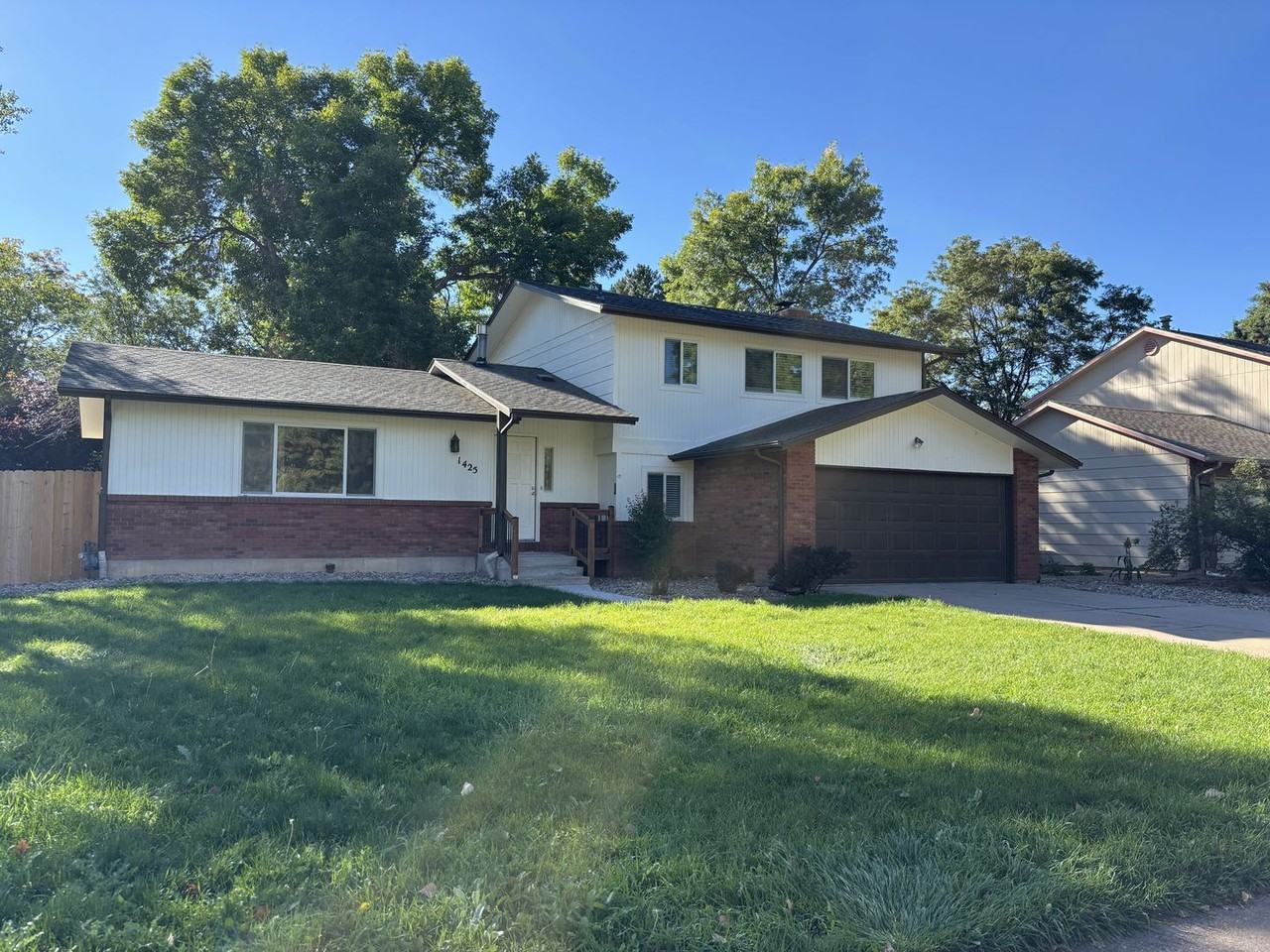 1425 Lakeshore Dr