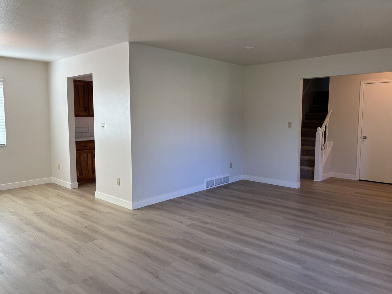 1425 Lakeshore Dr - Photo 4 of 16