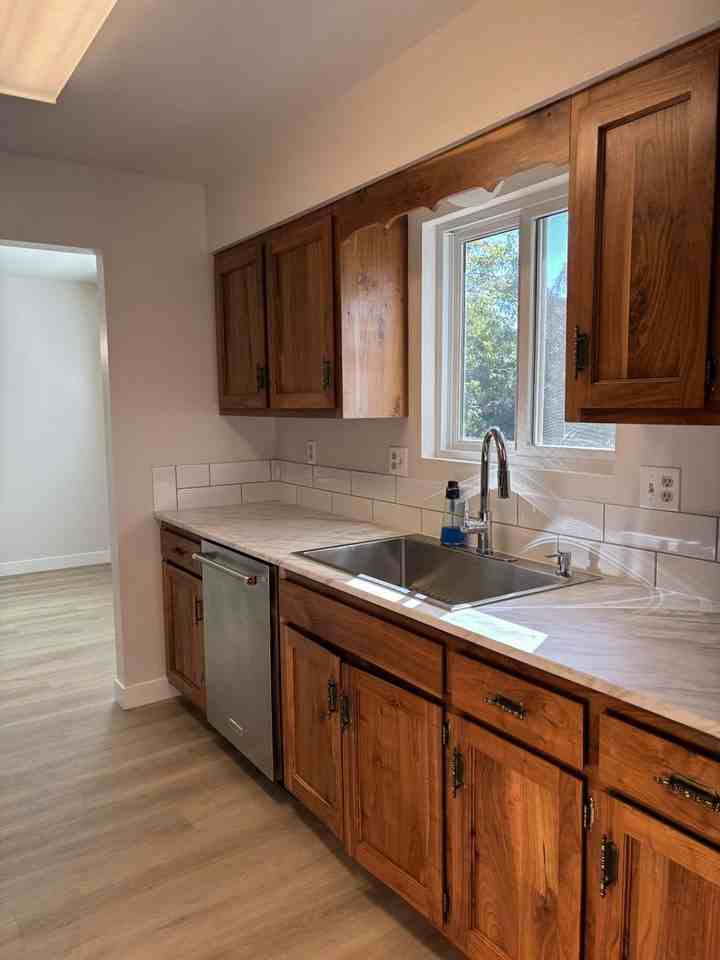 1425 Lakeshore Dr - Photo 6 of 16