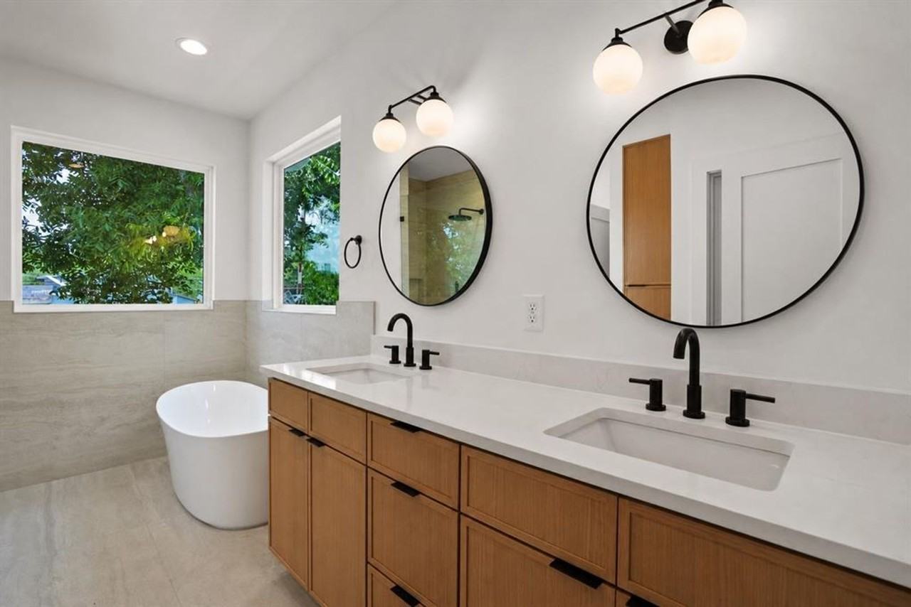752 Pedernales St - Photo 4 of 31