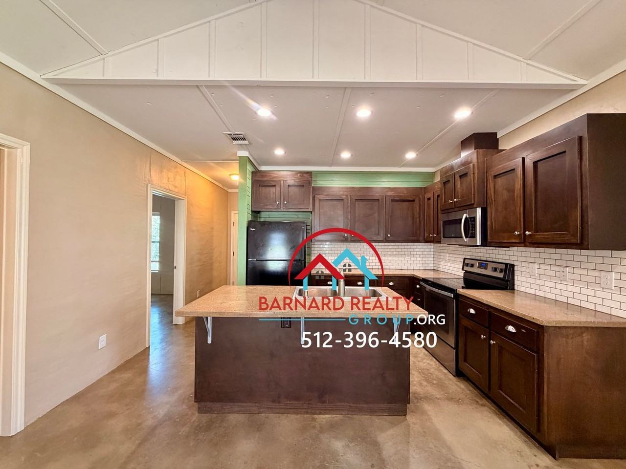 1011 Allen St - Photo 4 of 16