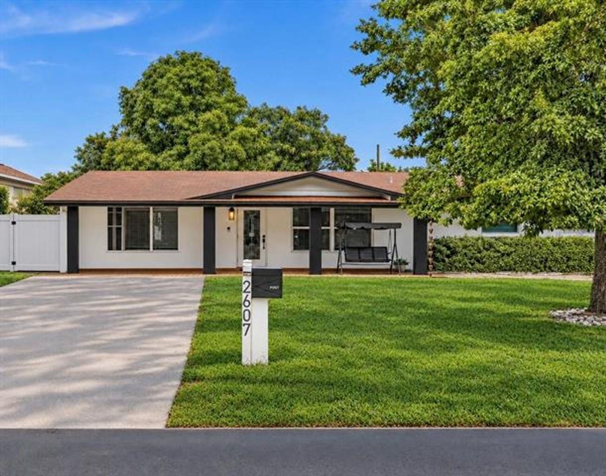 2607 Sw 13th Ct #2607 - Photo 2 of 50