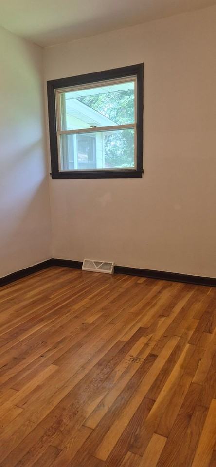 10605 Dunkeld Cir - Photo 5 of 32
