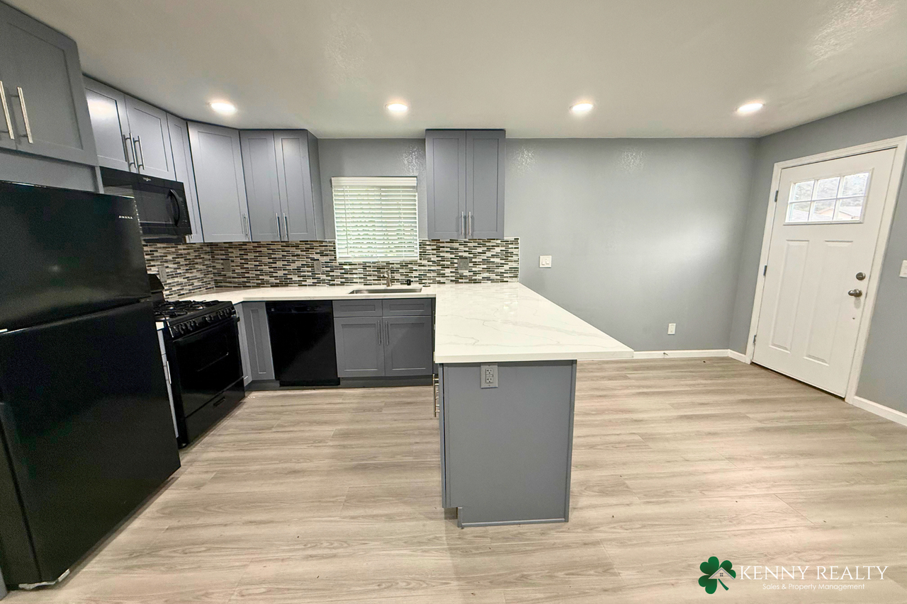 230 Arroyo Dr - Photo 4 of 19