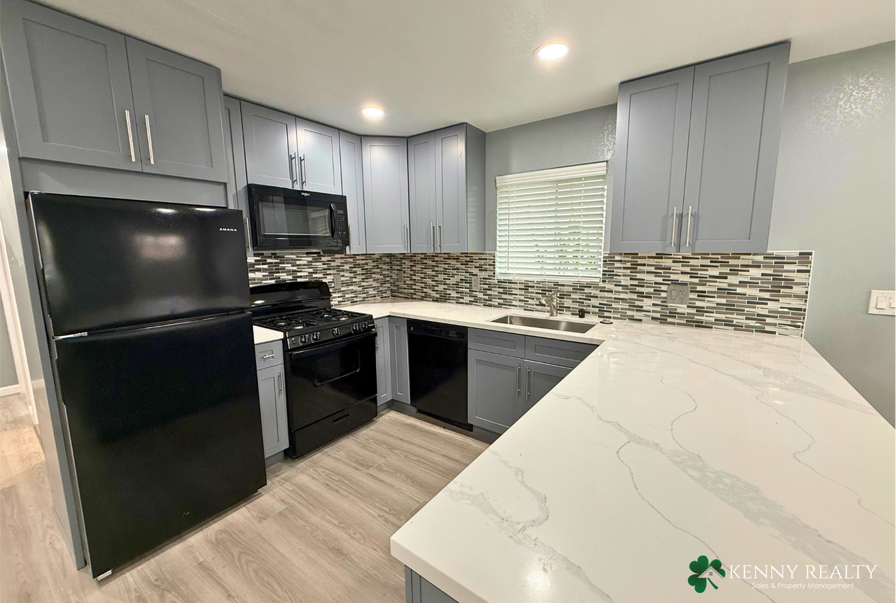 230 Arroyo Dr - Photo 7 of 19