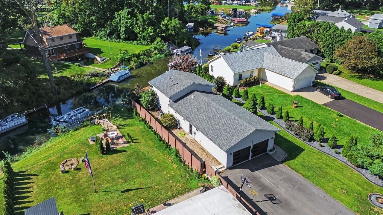 9285 E Sleepy Hollow Pkwy - Photo 2 of 26