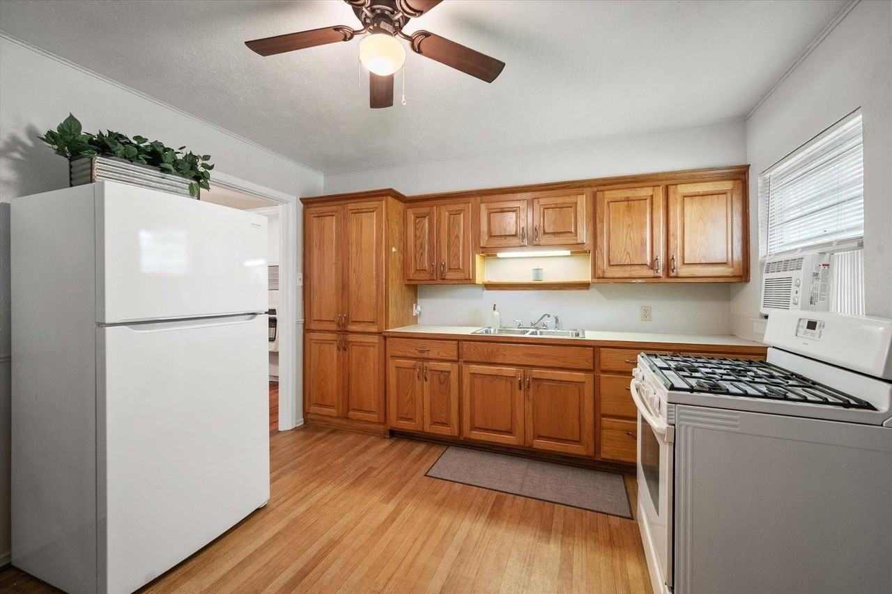 2909 W Collin St - Photo 2 of 10