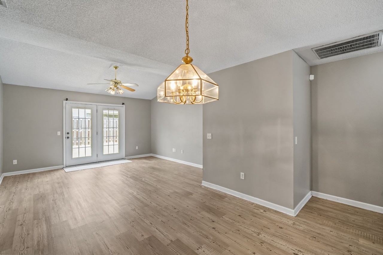 125 Town Park Dr - Photo 4 of 34