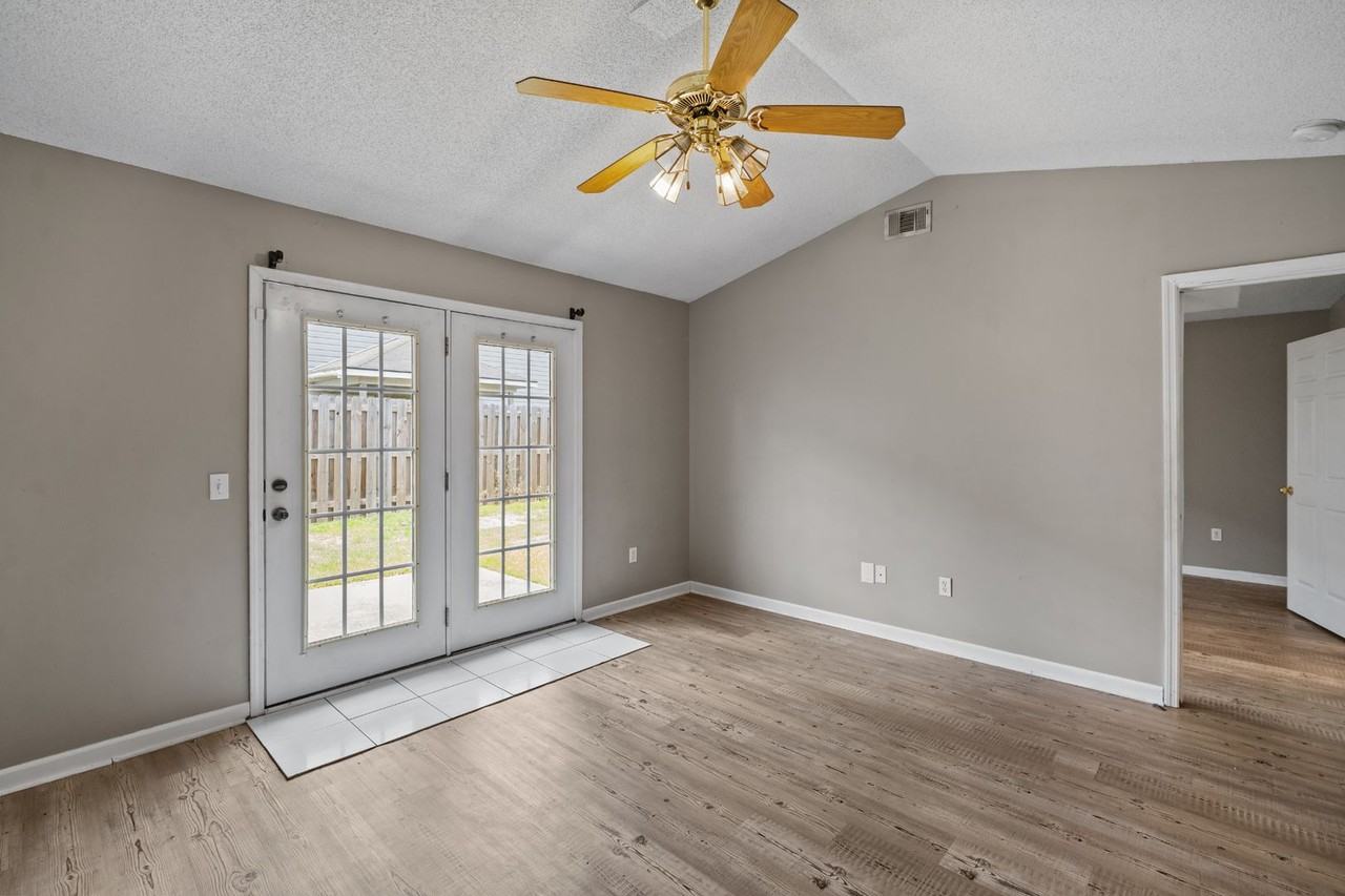 125 Town Park Dr - Photo 5 of 34