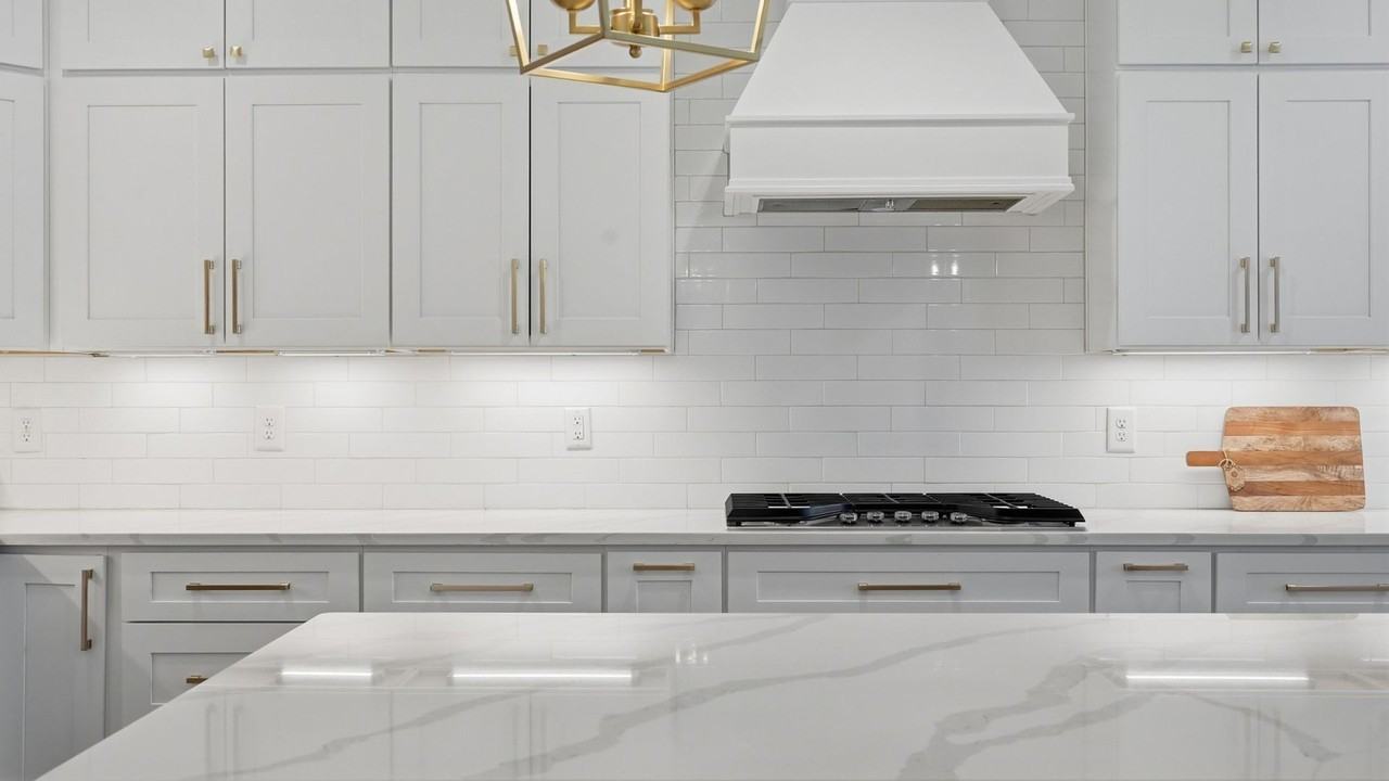 1018 Jackson St - Photo 2 of 24
