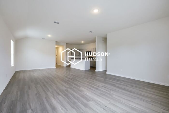118 Goel St - Photo 4 of 13