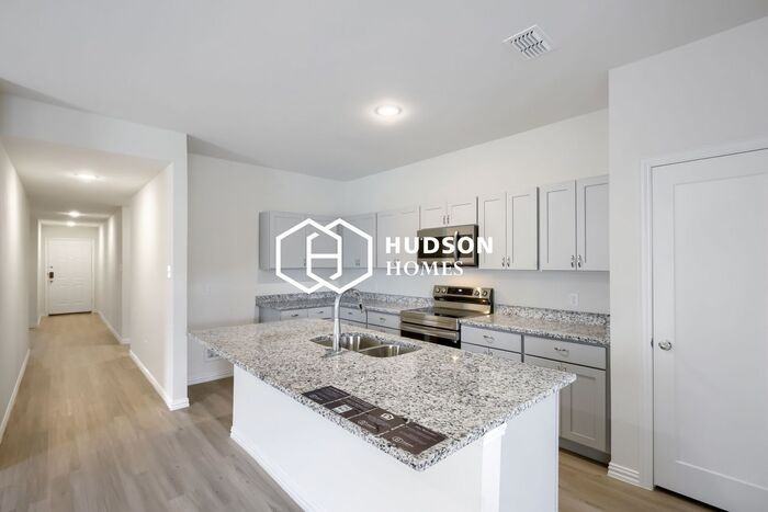 118 Goel St - Photo 5 of 13