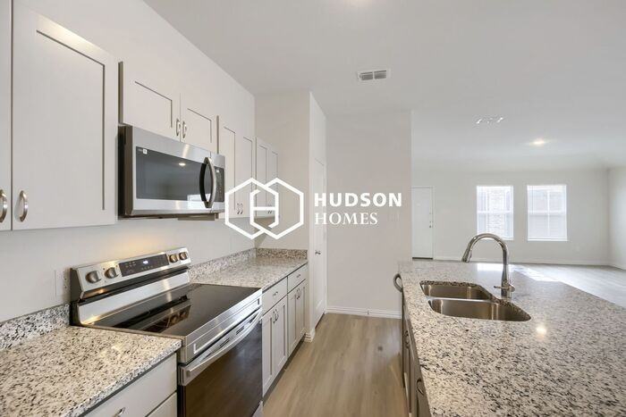 118 Goel St - Photo 6 of 13