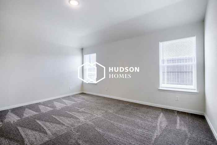 118 Goel St - Photo 7 of 13
