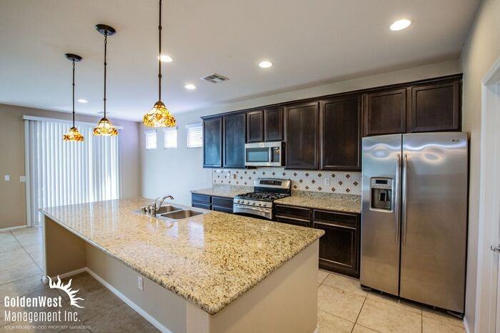 7120 Whitford St - Photo 4 of 20