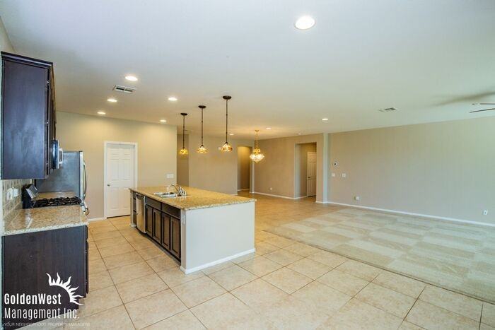 7120 Whitford St - Photo 5 of 20