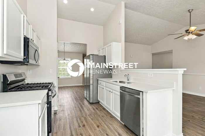 1910 Towne Park Dr - Photo 7 of 19