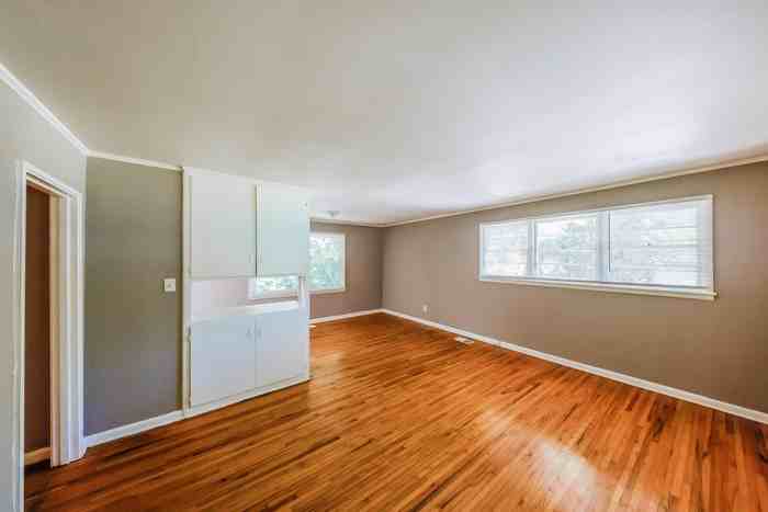 100 Nottingham Ct - Photo 2 of 10