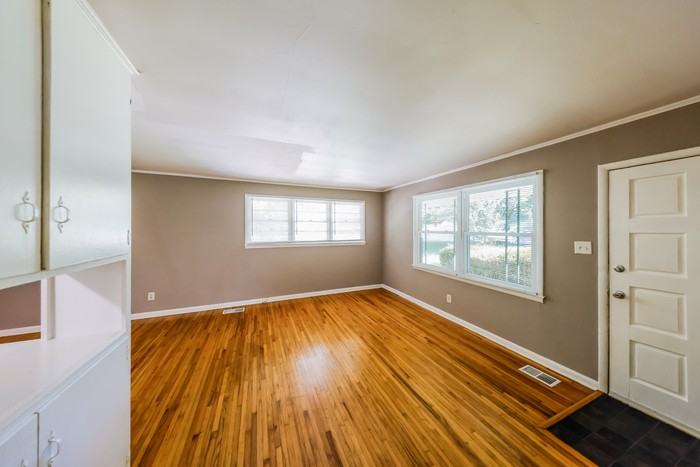 100 Nottingham Ct - Photo 3 of 10