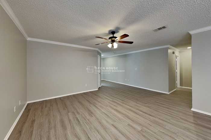 5313 Emmeryville Ln - Photo 5 of 22