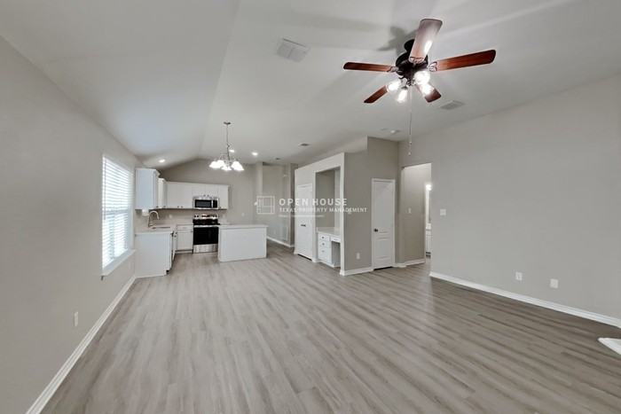1909 Caddo St - Photo 4 of 22