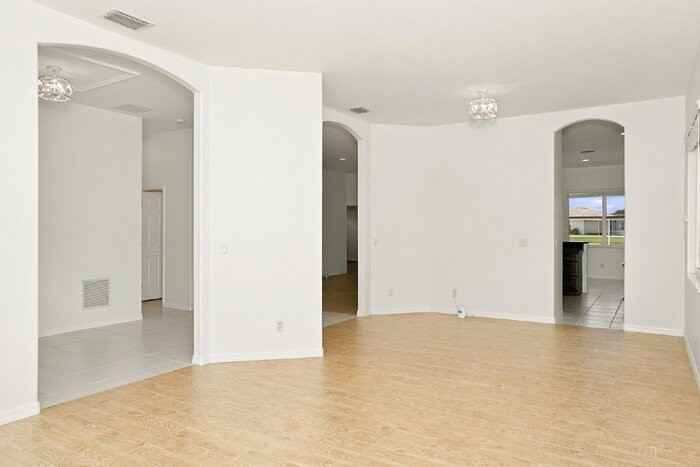 5153 Highbury Cir - Photo 4 of 32