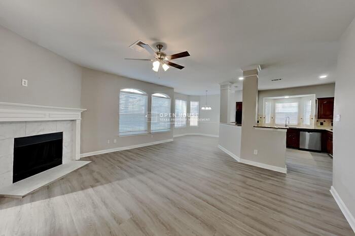 1621 Churchill Ln - Photo 4 of 26