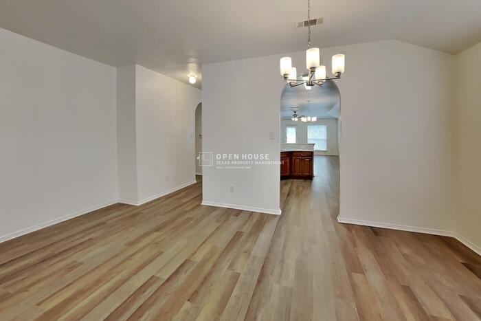 4406 Fox Meadows Ln - Photo 5 of 20