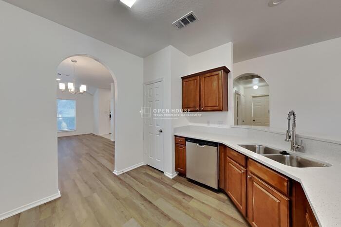 4406 Fox Meadows Ln - Photo 7 of 20