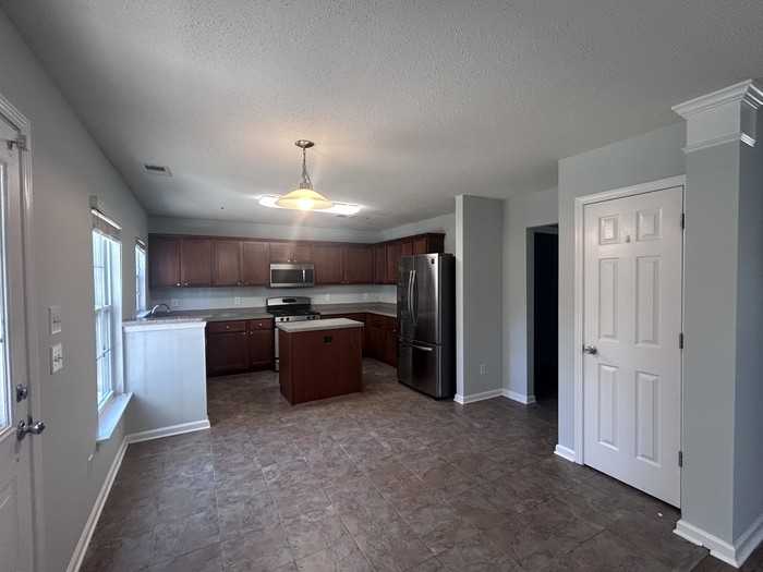 105 White Cedar Ct - Photo 3 of 15