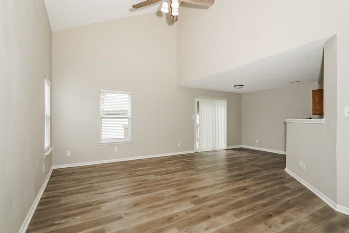 1298 Freemont Ln - Photo 4 of 17