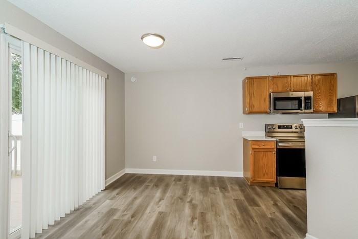 1298 Freemont Ln - Photo 6 of 17