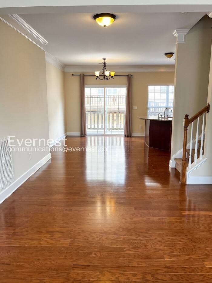 7517 Lords Chapel Dr - Photo 4 of 23