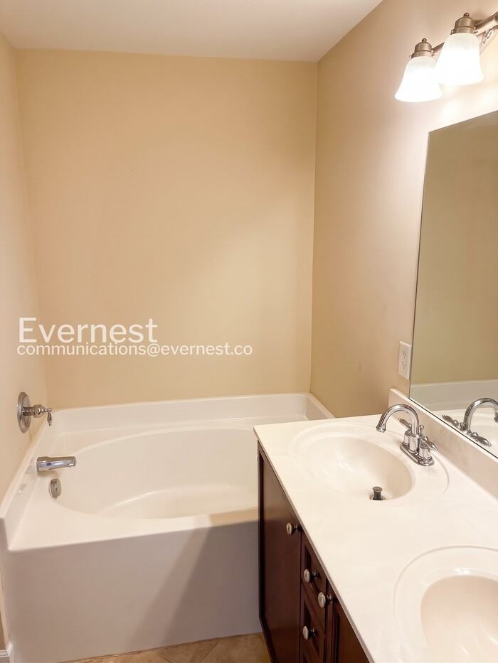 7517 Lords Chapel Dr - Photo 6 of 23